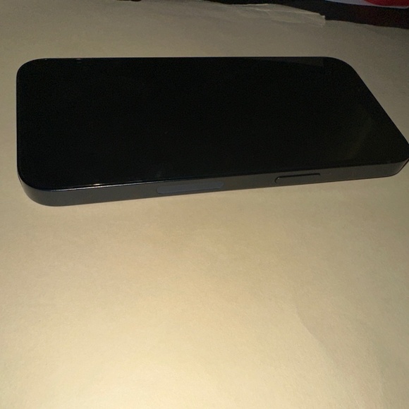 2014 iPhone Cell Phone - Picture 2 of 2